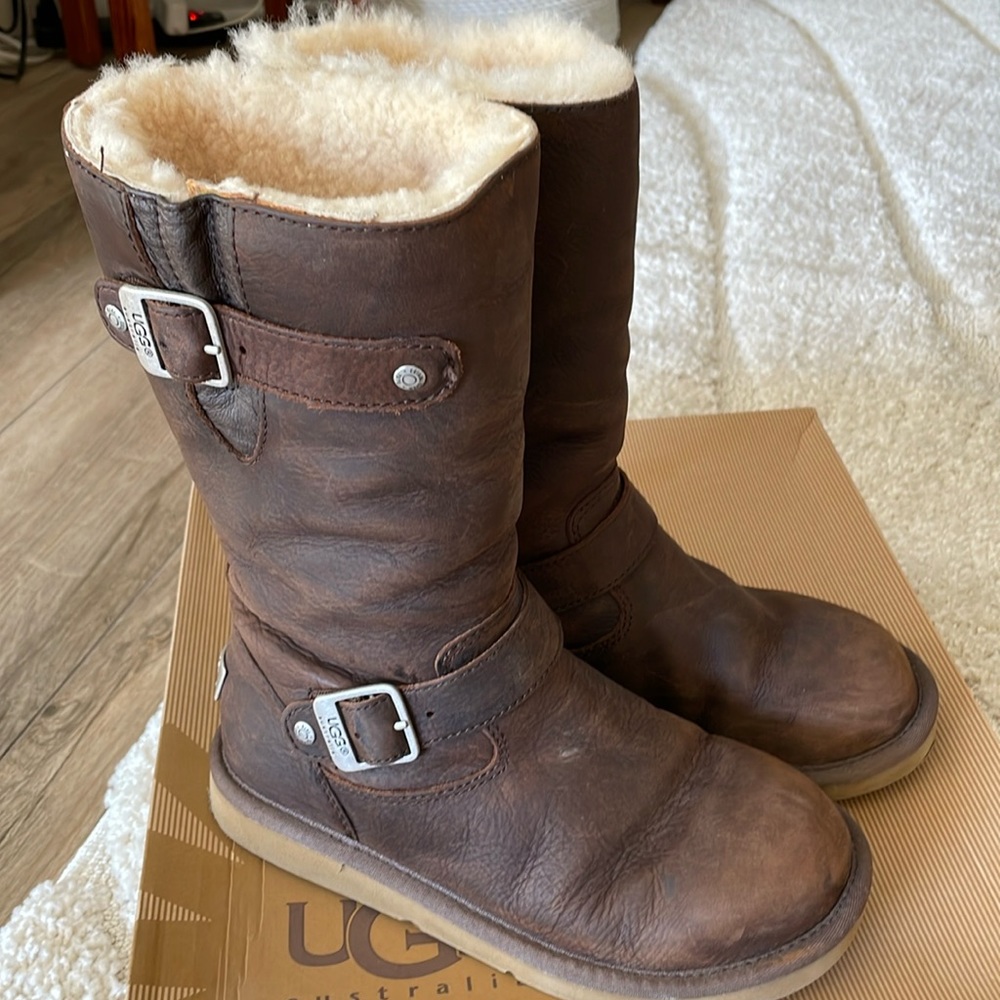 UGG Australia Kensington Boots Size 6